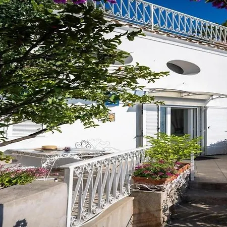 Belvilla By Oyo Arienzo * Positano