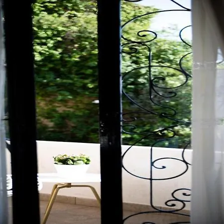 Chic Hideaway In Semesterbostad