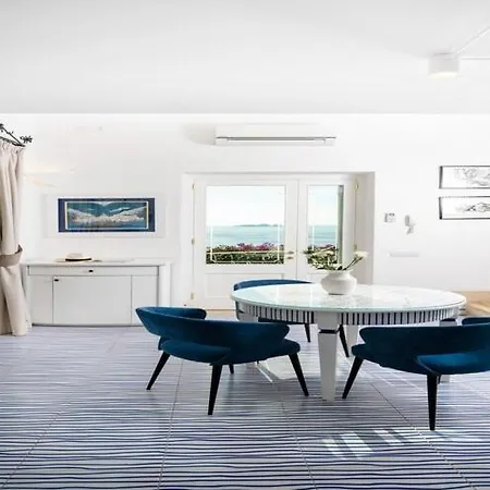 Chic Hideaway In *