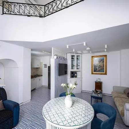 Chic Hideaway In