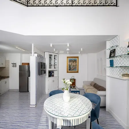 Chic Hideaway In Semesterbostad