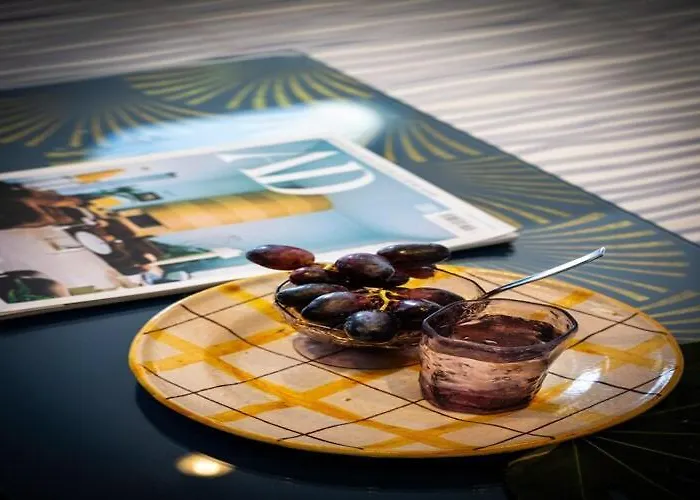 Дом отдыха Chic Hideaway In *